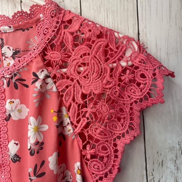 No Boundaries Pink Ruffled Cap Sleeve Blouse size XL - Picture 4 of 11